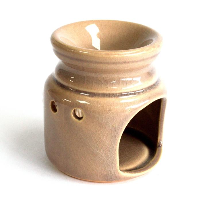 Home oliebrander bruin van 7 x 7 x 7 cm, gemaakt van keramiek. Het compacte ontwerp is ideaal voor het verspreiden van geurige olie in kleine ruimtes.